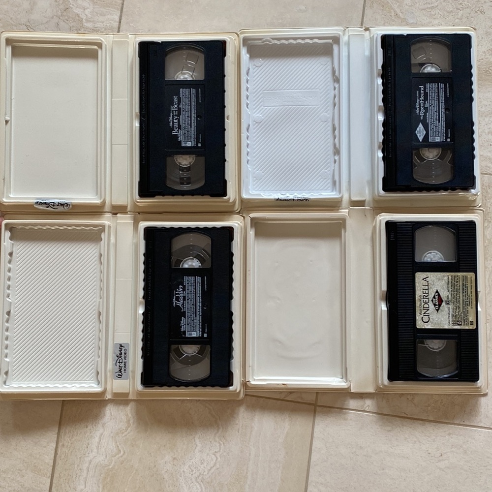 WALT DISNEY BLK💎 VHS CINDERELLA, BEAUTY & THE BEAST, THE FOX & HOUND, ALADDIN - Picture 4 of 12